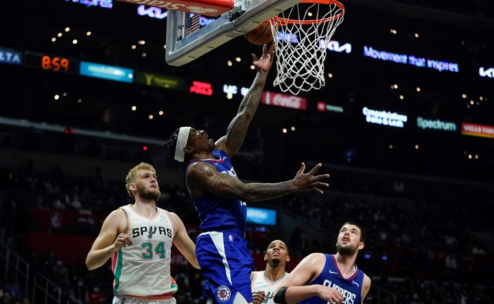 Hrozí dlhodobé prerušenie sezóny. NBA a NHL odložili 54 zápasov